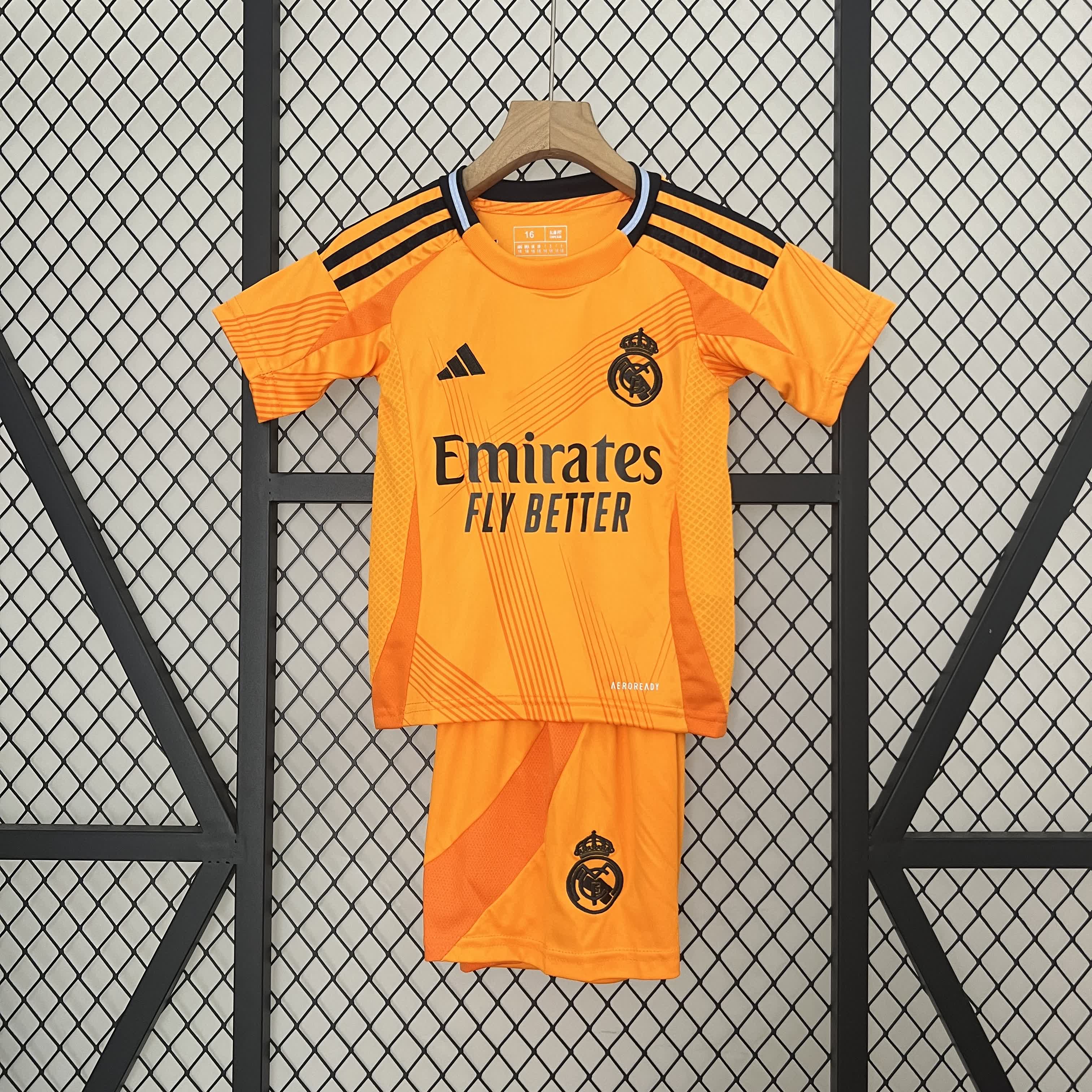 Kit de niño Real Madrid 2024/2025 Segunda Equipación
